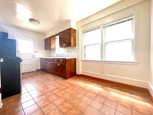 Building Photo - 5127 N Springfield Ave