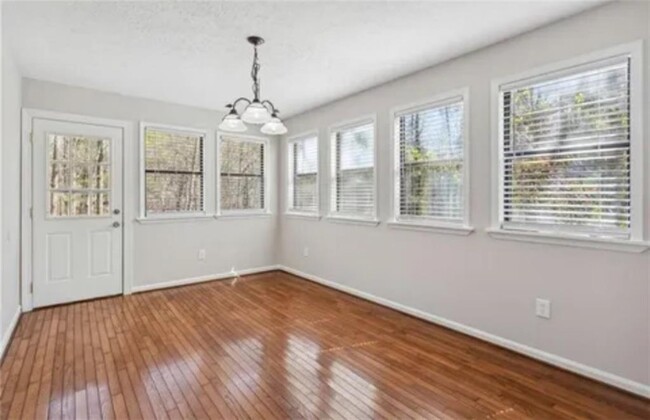 Building Photo - 9916 Scarlet Oak Dr
