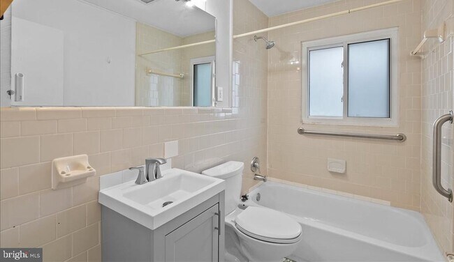 Building Photo - 6451 Maplewood Dr