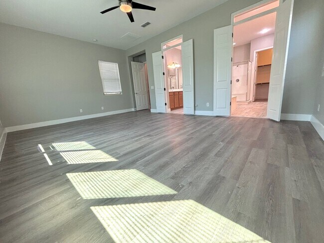 Building Photo - 3497 E Loma Vista St