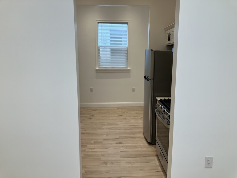 Building Photo - 513 1/2 S Main St