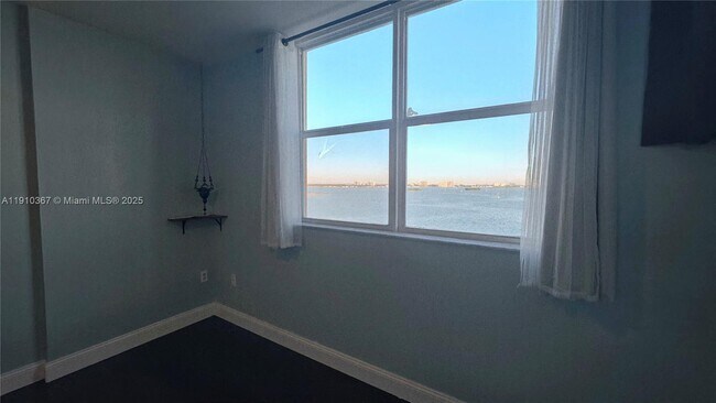 Building Photo - 1625 Kennedy Cswy