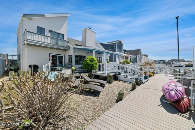 Building Photo - 385 Aldo Dr