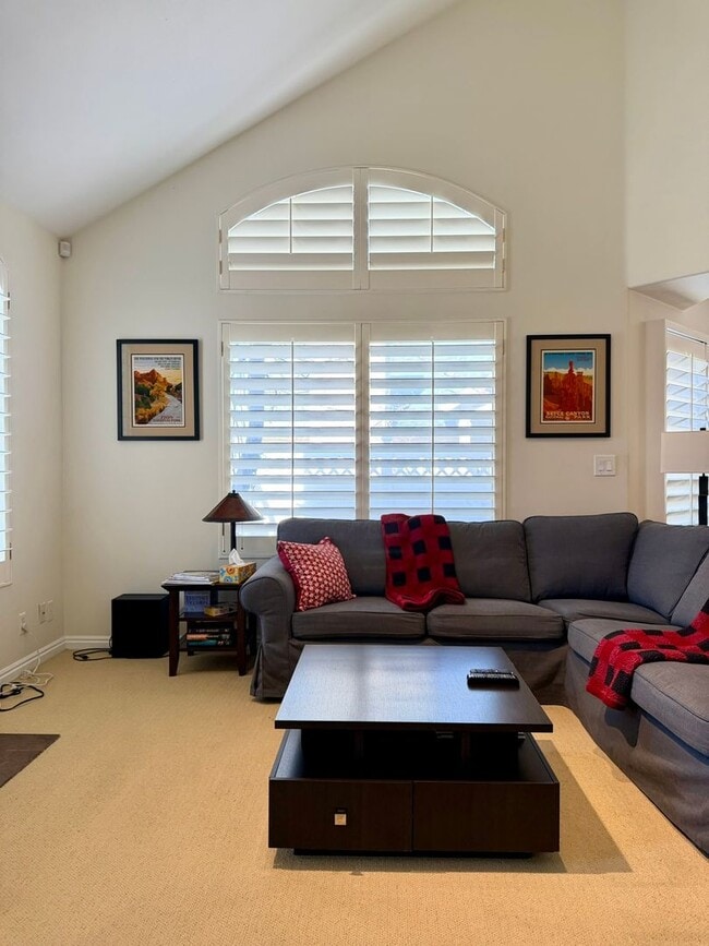 Building Photo - Townhouse within Walking Distance of Downtown Sugarhouse