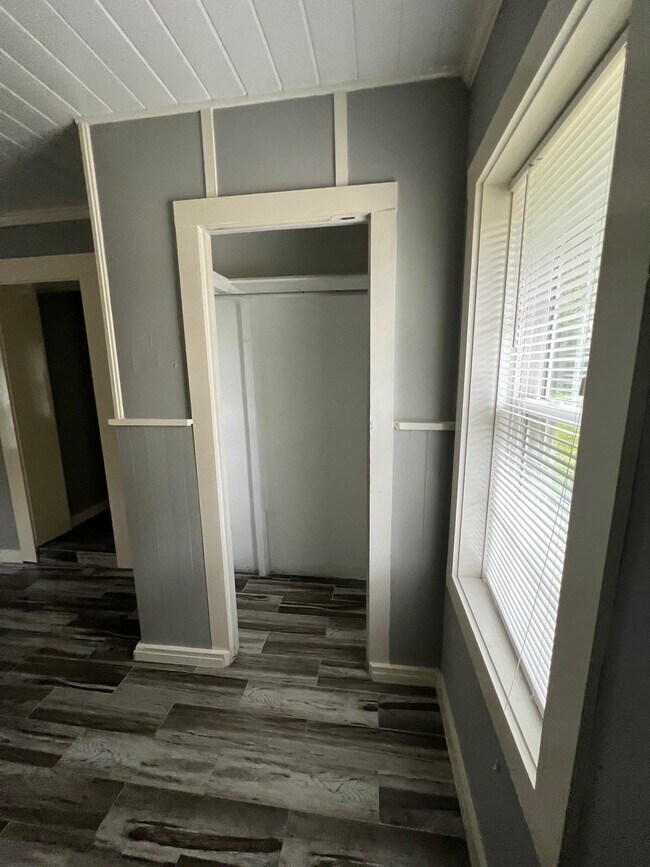 Building Photo - 1316 Aintree Ln