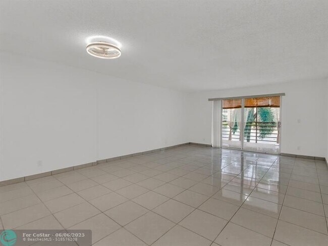 Building Photo - 121 SE 3rd Ave