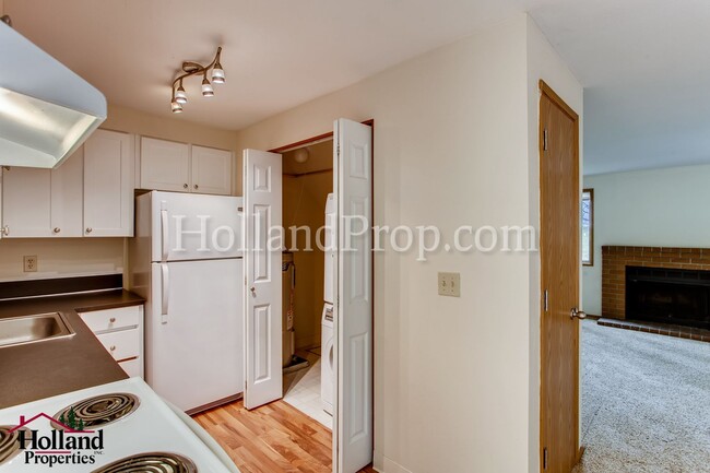 Building Photo - Beaverton-Hillsdale 6320-24 - Horstmann