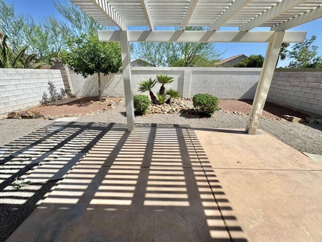 Building Photo - WELCOME TO THIS SPACIOUS 4-BEDROOM, 2.5-BA...