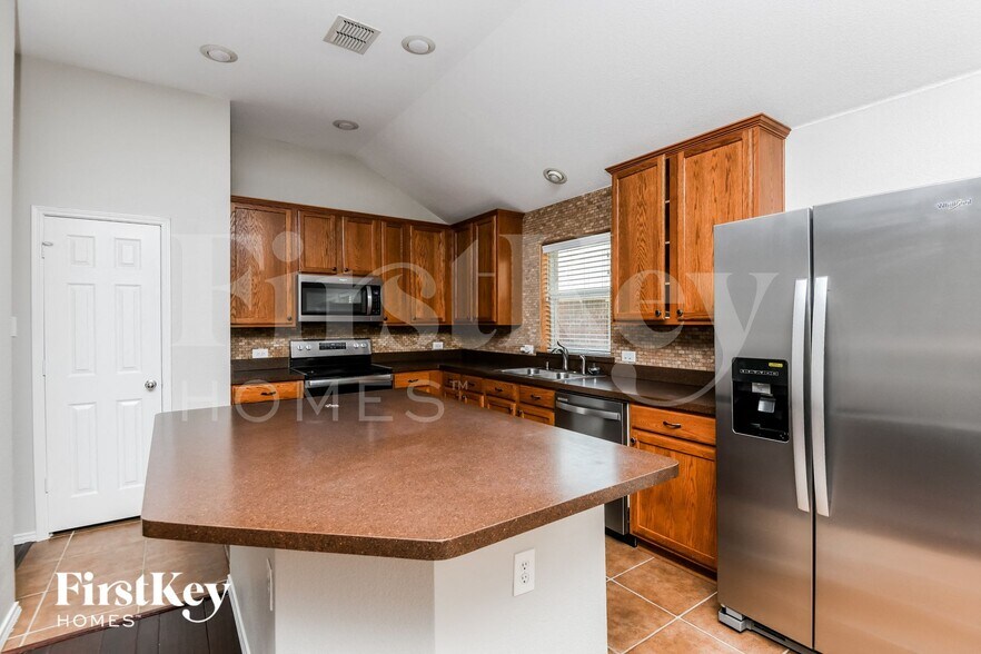 Building Photo - 6109 Paddlefish Dr