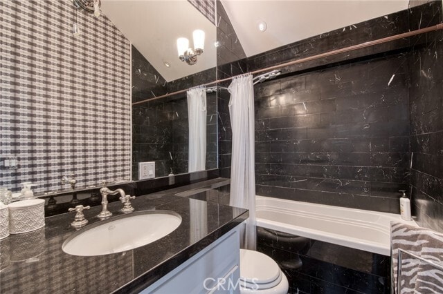 Building Photo - 325 Poppy Ave