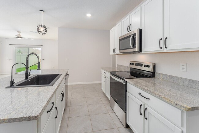 Building Photo - "Spacious 5-Bed Oasis located in SouthShore Bay!