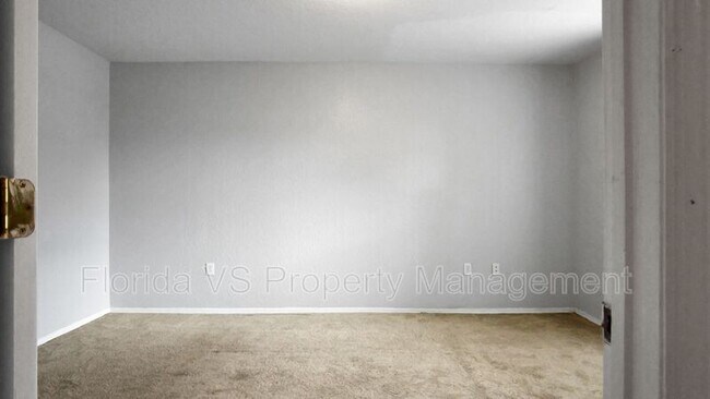 Building Photo - 13929 Fairway Island Dr