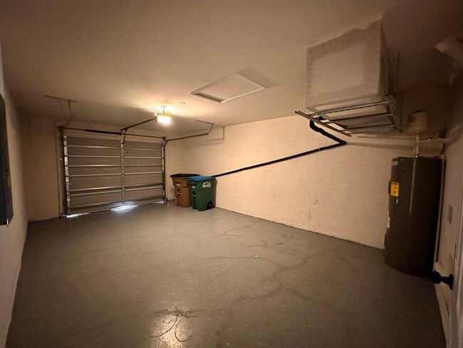 Building Photo - 1020 NE 15th Ln