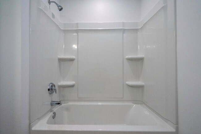 Building Photo - Well Maintained, 3 Bedroom and 2.5 Bathroom Townhome in Desert Color! Internet Included!