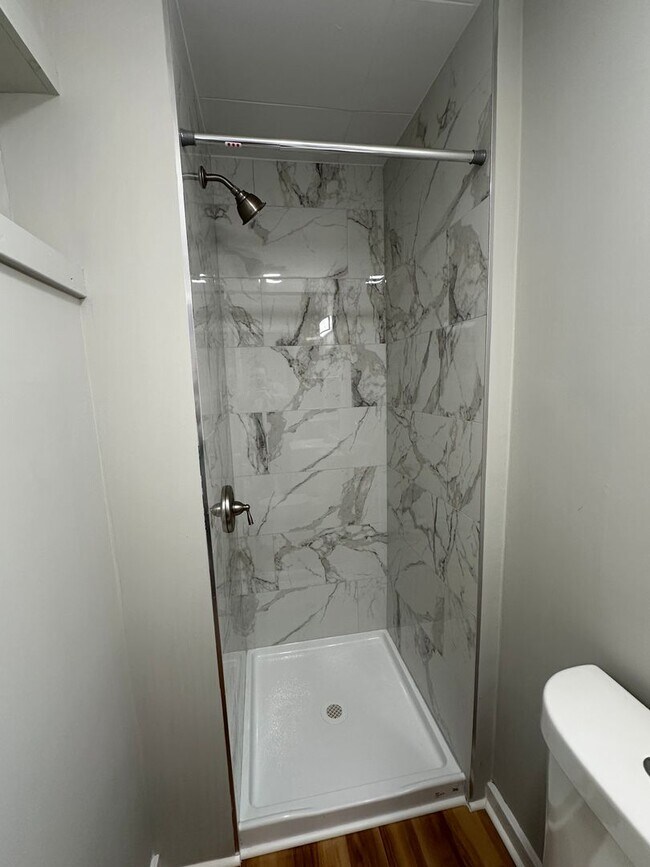 Building Photo - 213-215 E Franklin St