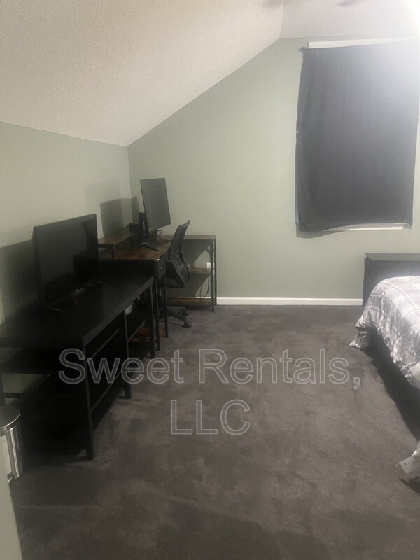 Building Photo - 343 Briarbend Rd