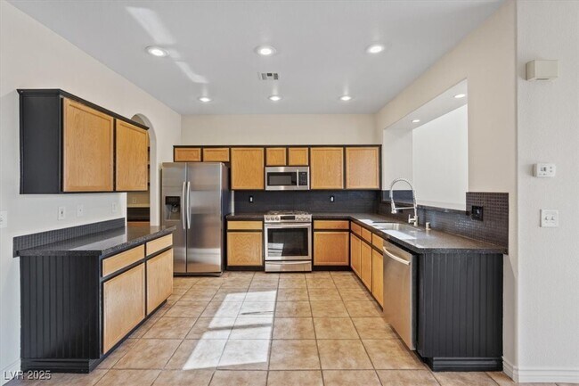 Building Photo - 227 Palmarosa St