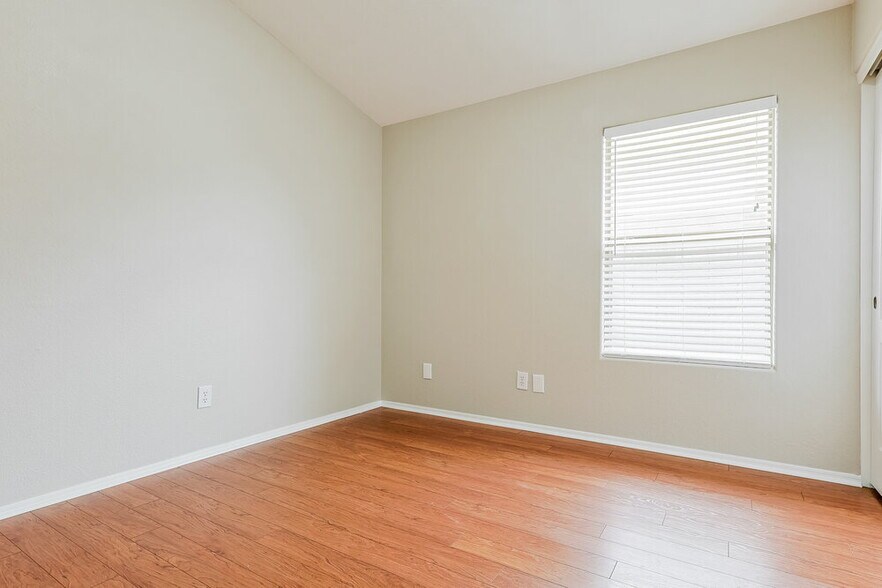 Building Photo - 9339 E Posada Ave