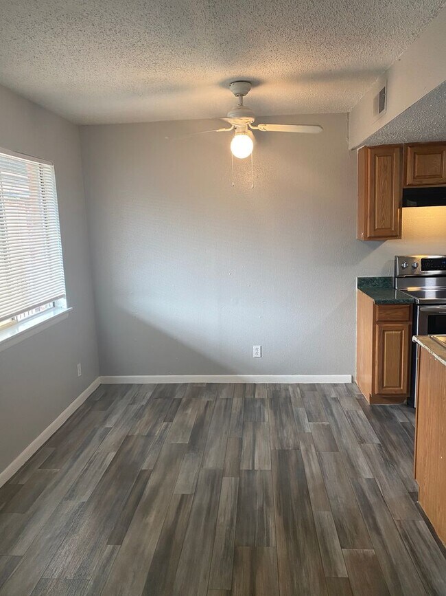 Building Photo - 1-Bedroom Apartment Near St. Mary