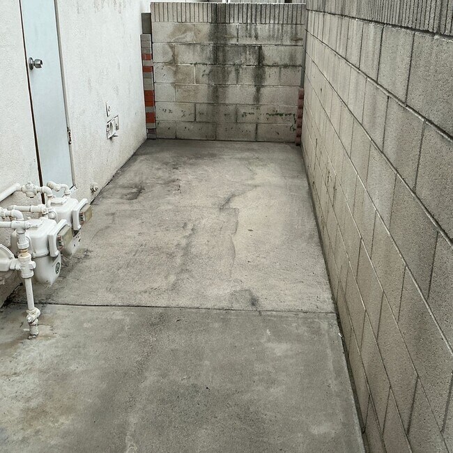 Building Photo - Washington (1004-1008)