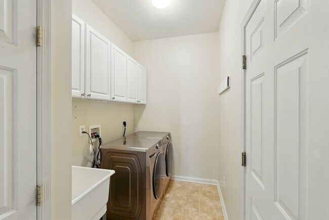 Building Photo - 2513 Holly Springs Ct