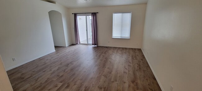 Building Photo - Remodeled 3 Bedroom