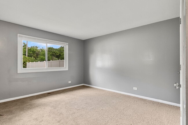 Building Photo - 5838 Woodgate Dr