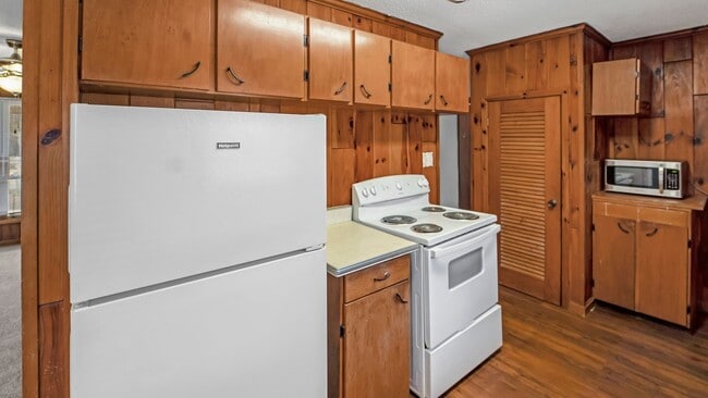 Building Photo - Cozy 3-Bedroom Home with Corner Lot in Rincon