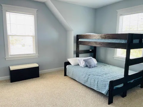 Building Photo - 9626 12th View St