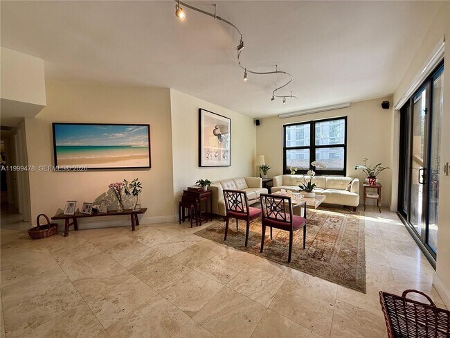 Building Photo - 1121 Crandon Blvd