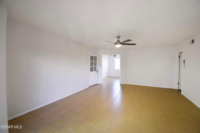 Building Photo - 350 Thunderbird Dr