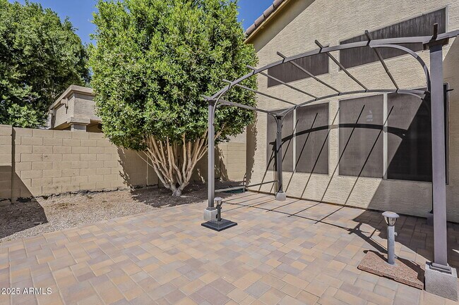Building Photo - 927 W Azalea Pl