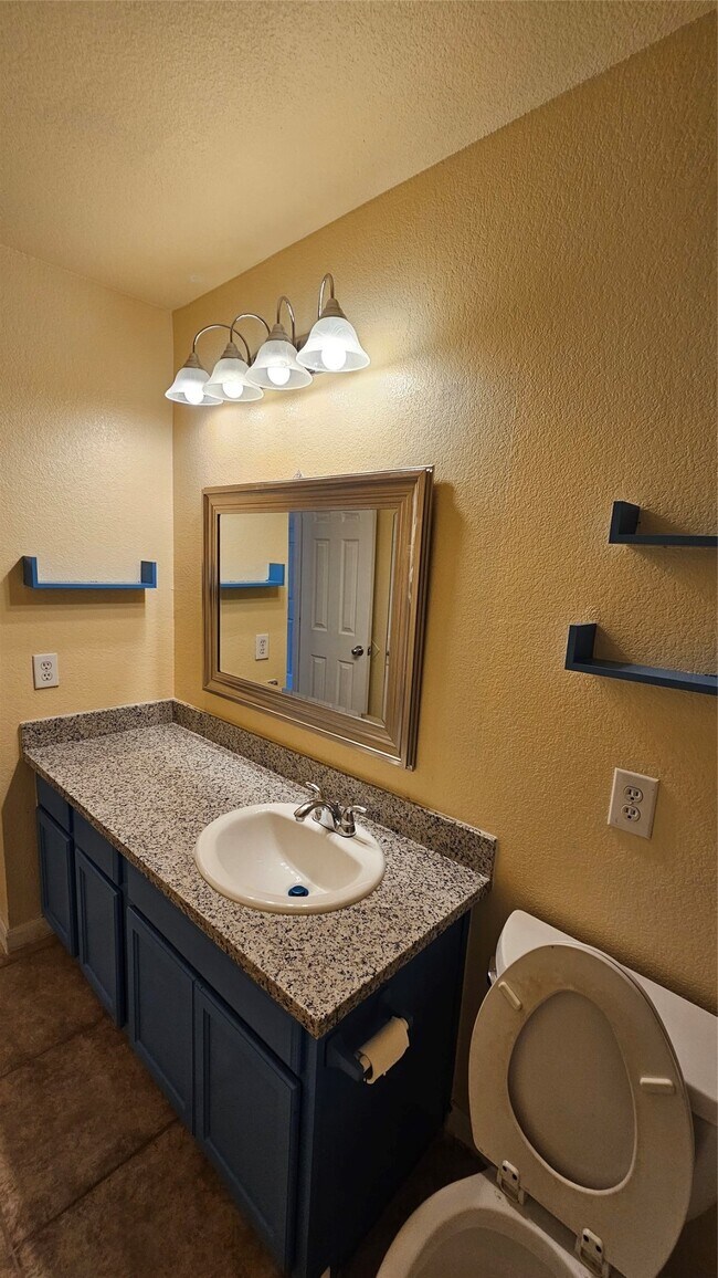 Building Photo - 22135 Greengate Dr