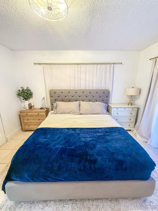 Building Photo - 2445 SW 18th Terrace