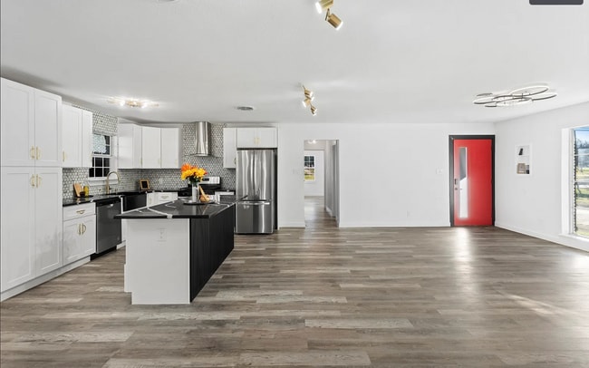 Building Photo - 3423 W Clarendon Dr