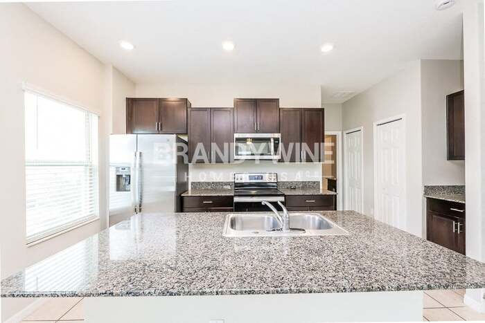 Building Photo - 5616 Mercado Dr