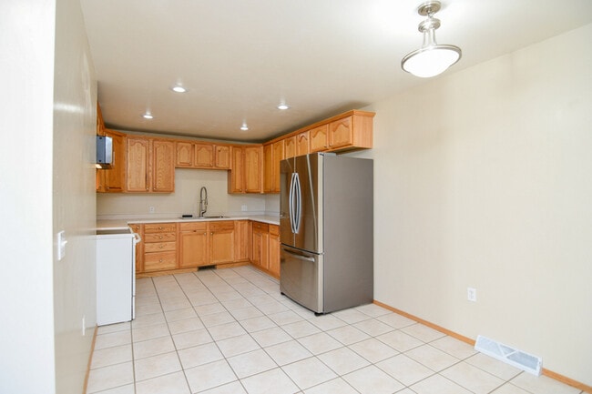 Building Photo - 235 Cavil Way