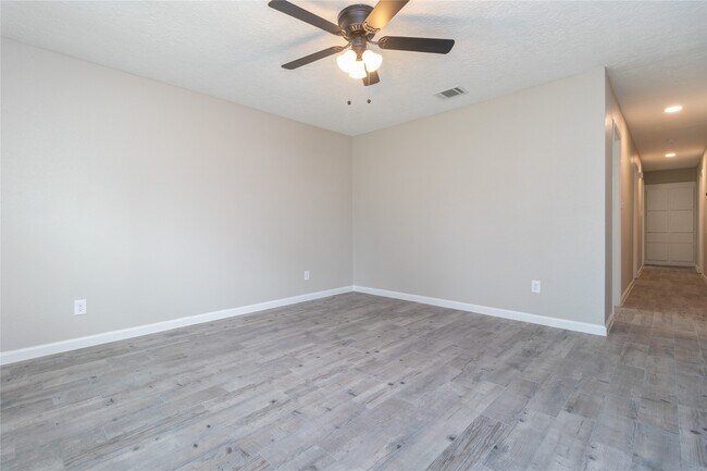 Building Photo - 9603 Seeker St