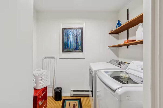 Building Photo - 2364 Willard Rd