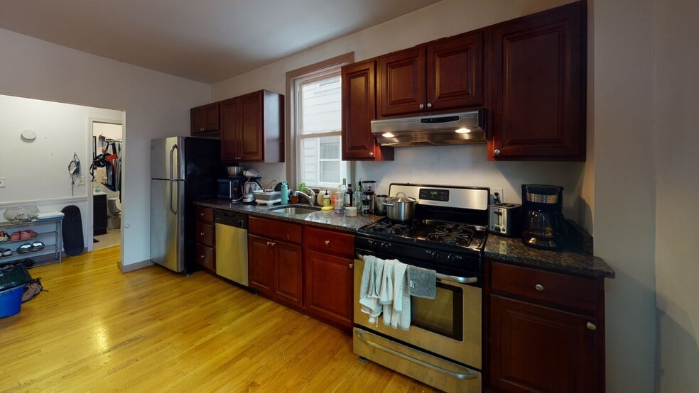 Building Photo - 9 Winship St