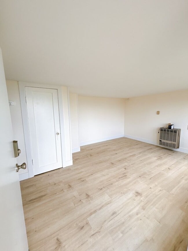 Building Photo - Bay-View 1Bed/1Bath Duplex Near WWU
