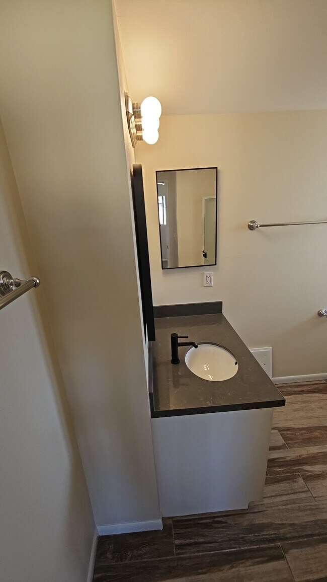 Building Photo - 690 Montebello Pl