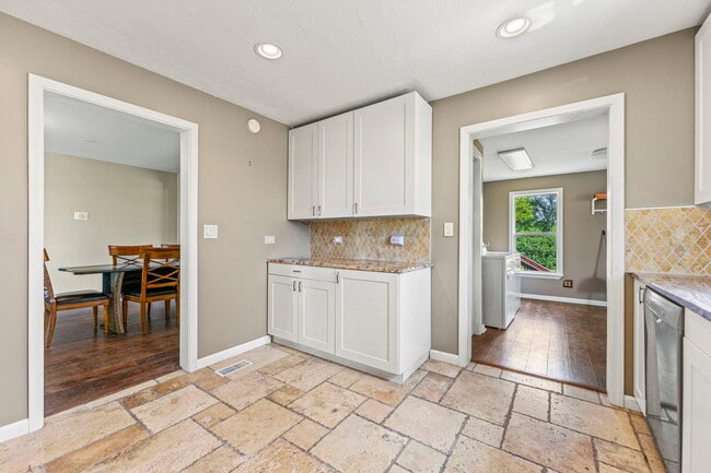 Building Photo - 7496 Wolf Rd