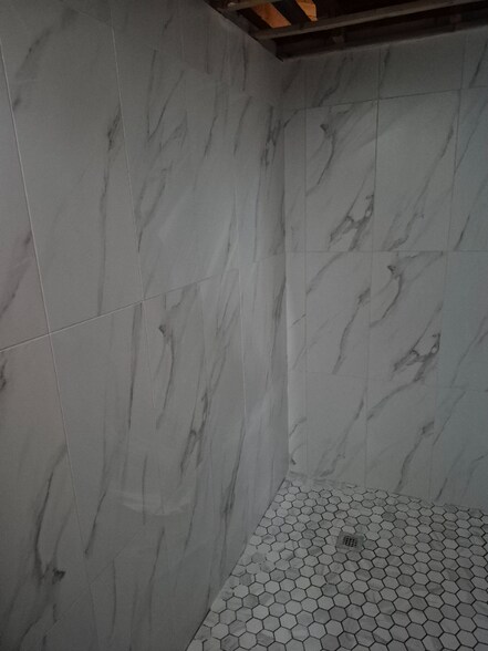 Building Photo - 1002 N 76th St