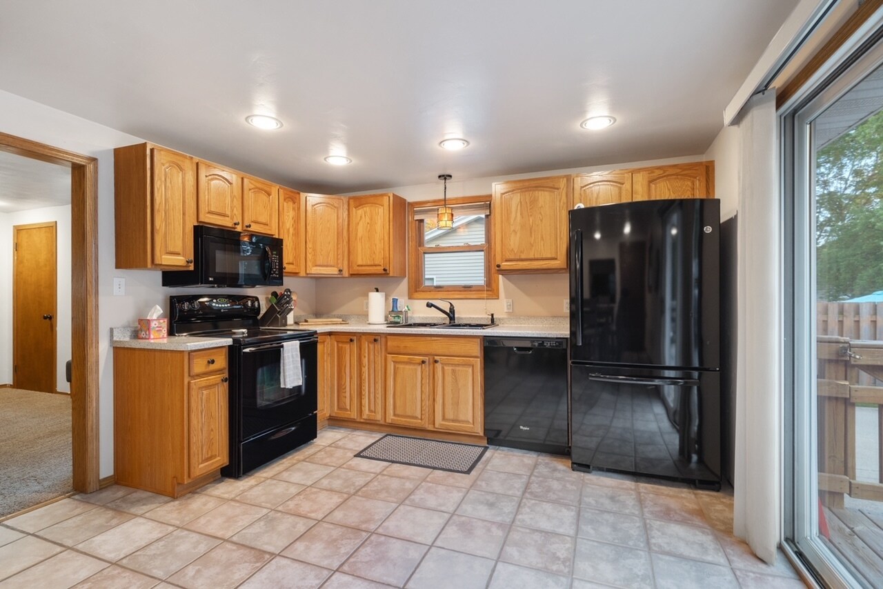 Building Photo - 1253 Roscoe St