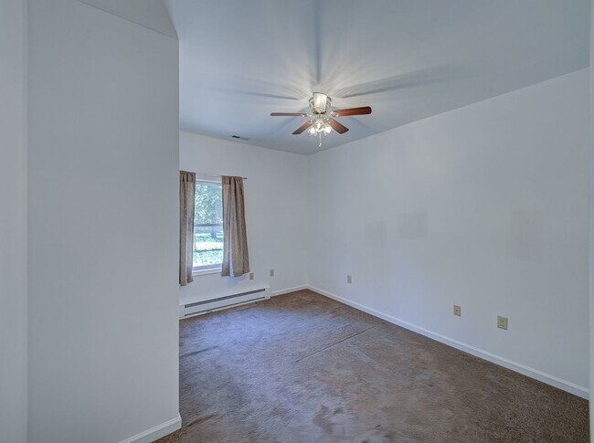 Building Photo - 756 Lakehurst Rd