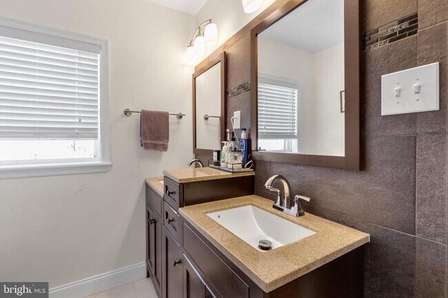 Building Photo - 1615 Cadwallader St