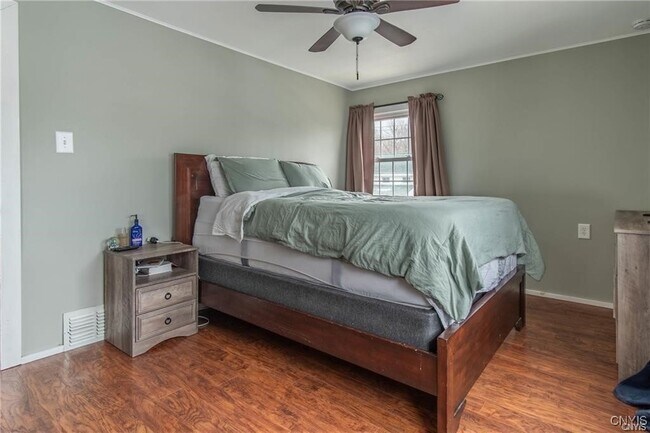 Building Photo - 215 Francis St