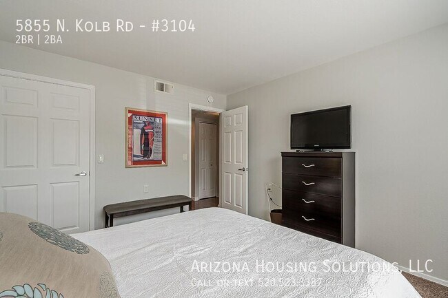 Building Photo - 5855 N Kolb Rd