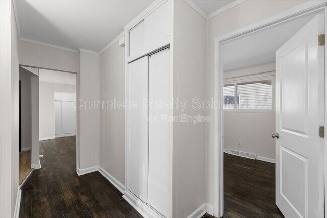 Building Photo - 9834 Portage Dr